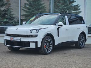 Lynk & Co 900
